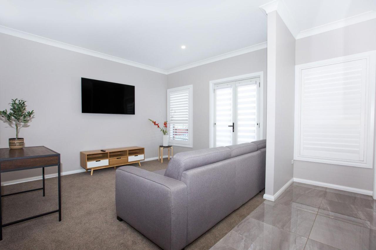 Best Central Wagga Townhouse ウォガウォガ エクステリア 写真