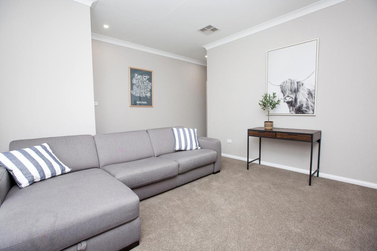 Best Central Wagga Townhouse ウォガウォガ エクステリア 写真