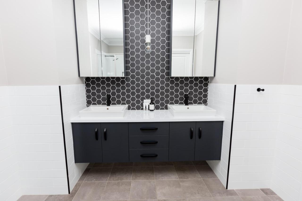 Best Central Wagga Townhouse ウォガウォガ エクステリア 写真